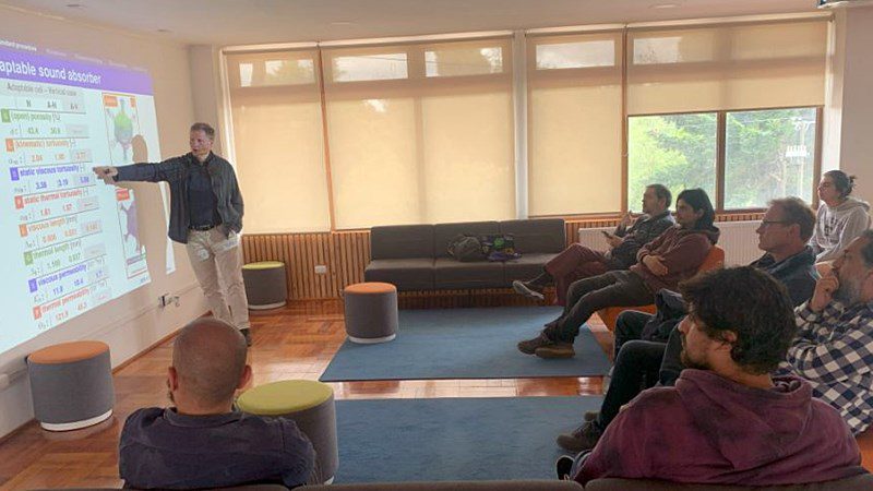 Dr Tomasz G. Zieliński visited the Institute of Acoustics at UACh