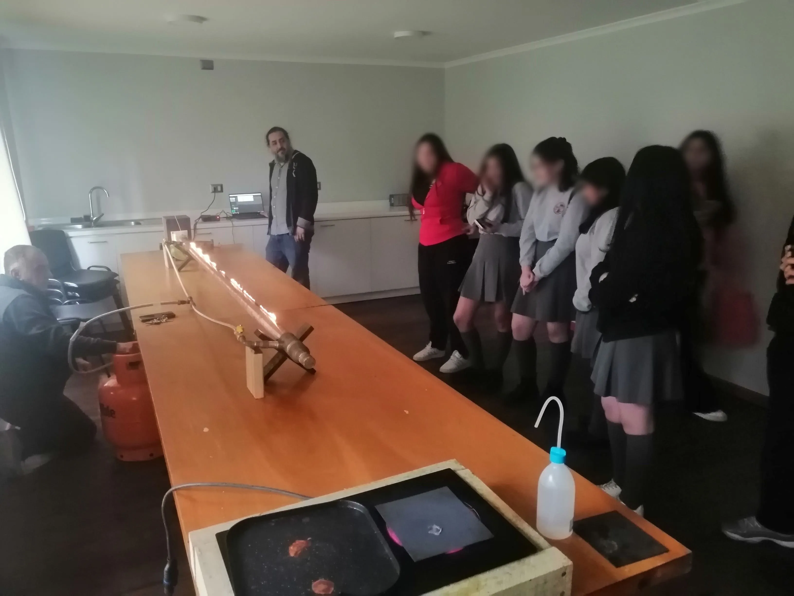 (b) Outreach photo 2